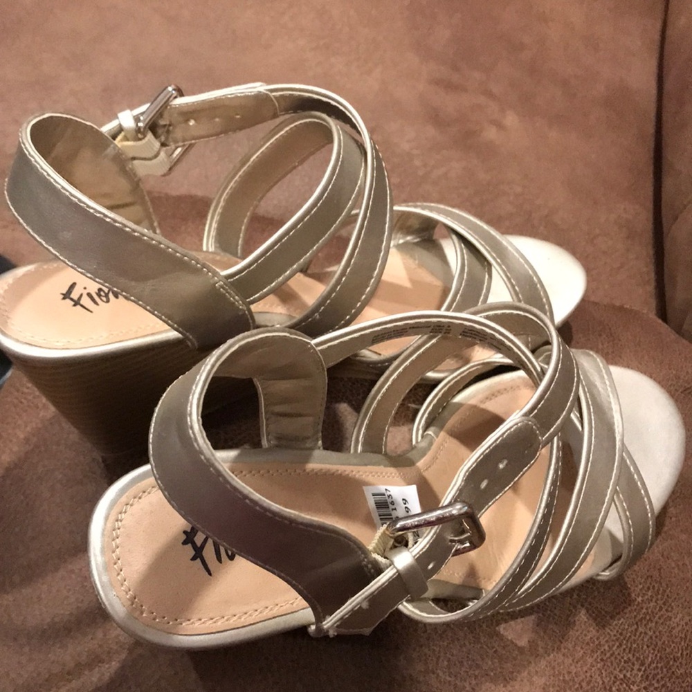 Shoes - Picture 2 of 3